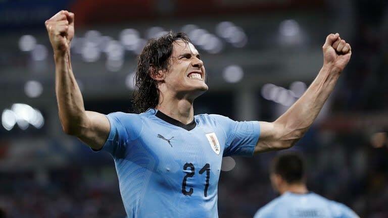 foothunch's tweet image. Cavani is absolutely lethal. The PSG player scored two brilliant goals to lead Uruguay to quarterfinals! 🇺🇾 

#Cavani #WorldCup #Uruguay #striker #clinical #WC2018 #YourFootballHome