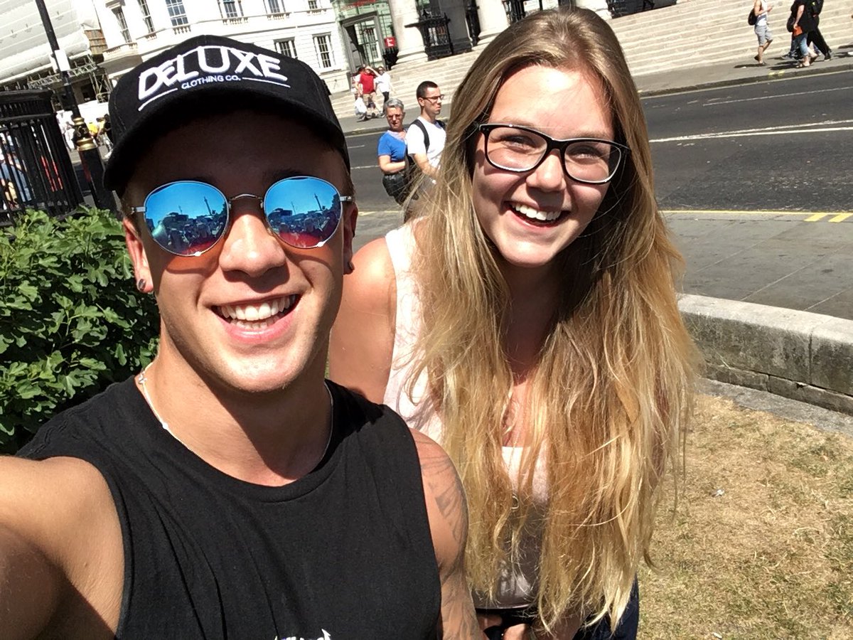 aimeeeeees's tweet photo. Was pretty sick seeing @CallahanMusic_  today, super chill time. Ps plz don’t forget about the card thingys https://t.co/sC0ay5Bhkg