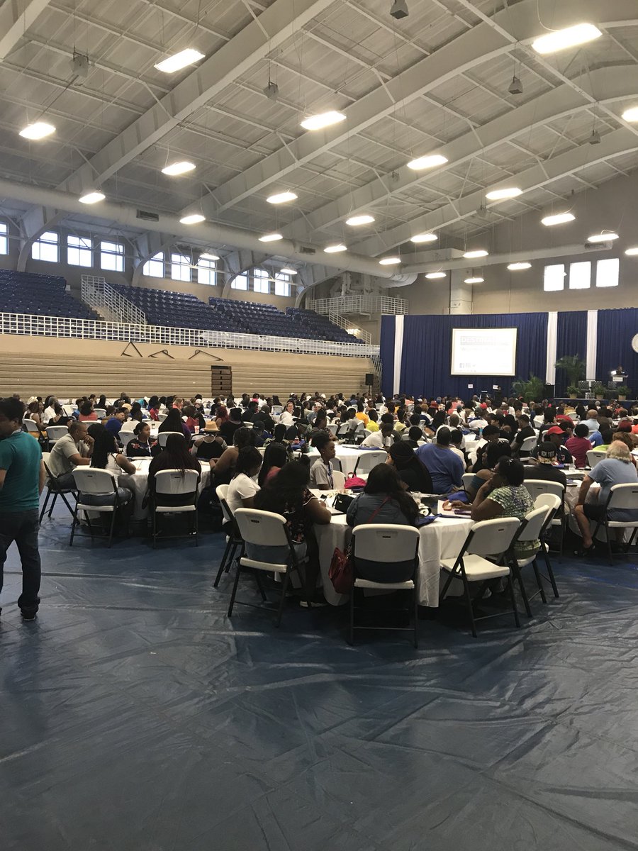 theej_moss's tweet photo. #DestinationTSU #TSU22 Opening Session for Orientation 2 at TSU! https://t.co/ixuhAaA2nx