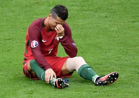 Now tell me, who is your World’s Best?

RT for Lionel Messi

LIKE for Cristiano Ronaldo

#URUPOR