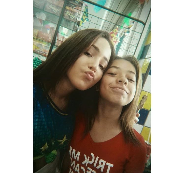 cfmharessa's tweet photo. Foto com fãs ainda na Festa Junina do Colégio Haya https://t.co/gr08DZtvtC