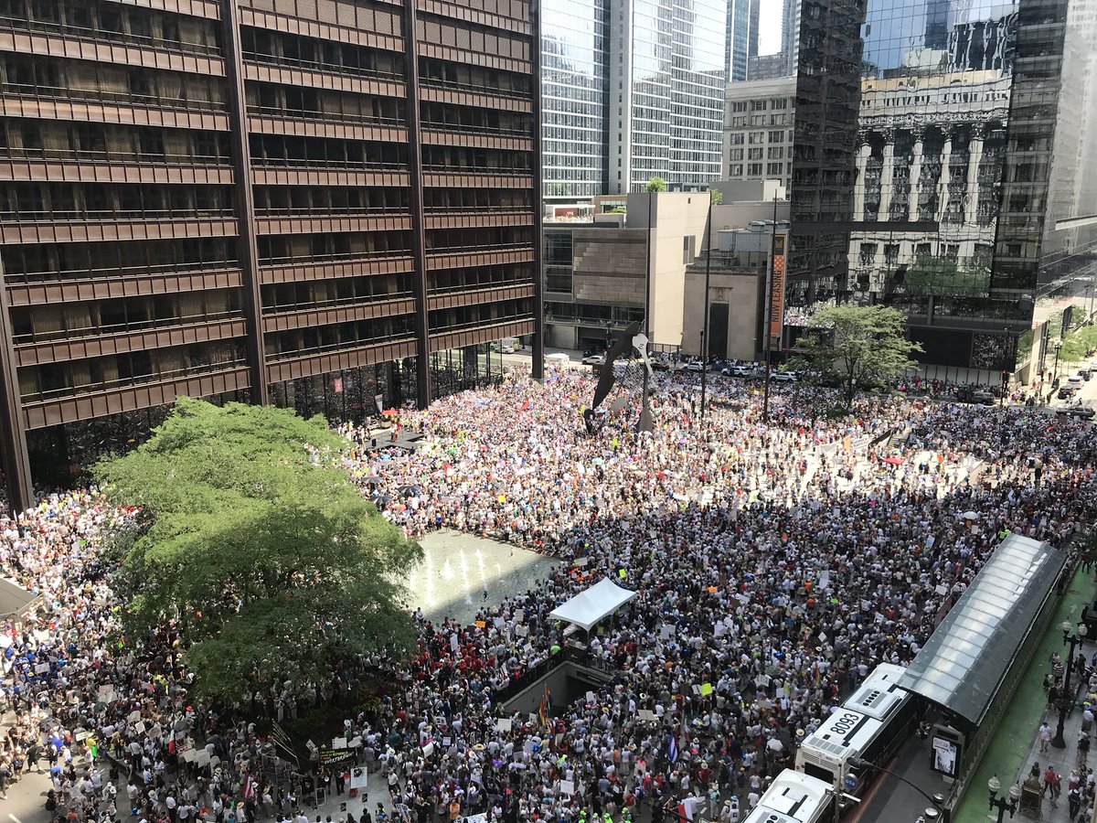 TURNOUT IN CHICAGO IS BEYOND BEAUTIFUL!! ❤❤❤

#ThereIsHope
#FamiliesBelongTogetherMarch