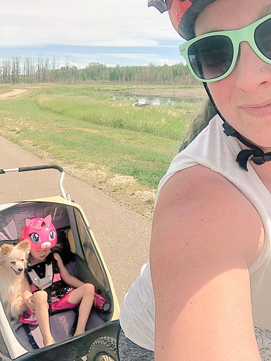 LynneSMacintyre's tweet photo. Love the #TransCanadaTrail #TheGreatTrail #biking #dogsloveittoo #pullpullpull https://t.co/UcpVvABHUW