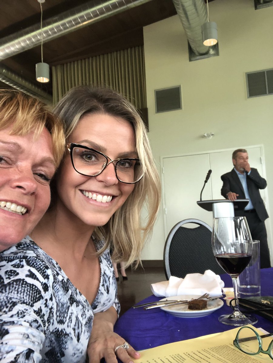 JaclynKovacevic's tweet photo. #selfiewithsam We got to see @etfopresident today at our Stewards’ Appeciation Dinner! He had to leave early but we still got our selfie! @mjfletchie #ETFO #CoopersHawk #weretreatedwell 💗💗 https://t.co/4LYdD05m5v