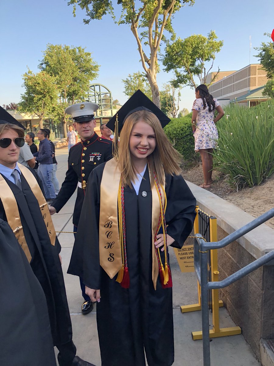 RenaeSavina's tweet photo. So this is a little late but iβm #teamgraduated πβ€οΈ https://t.co/2we7Yhc9om