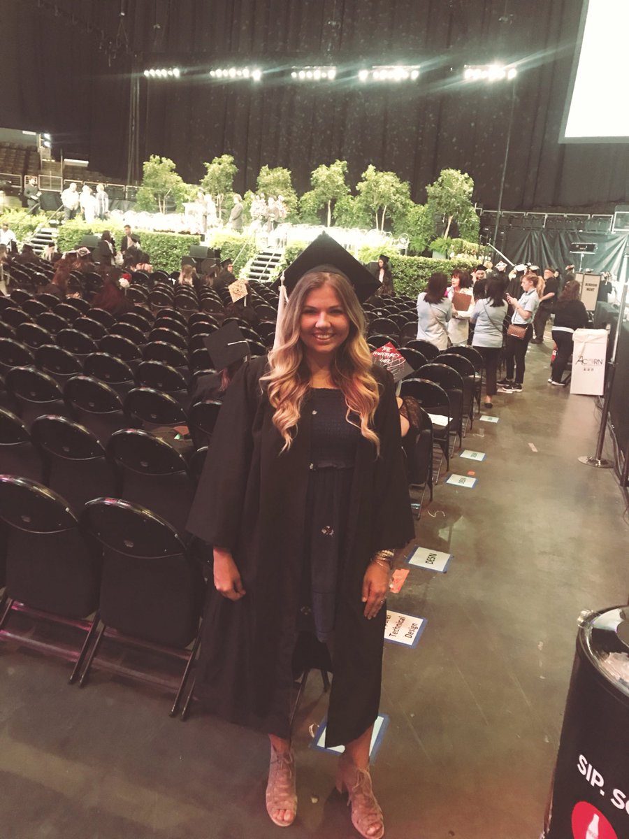 msbritt_teach's tweet photo. So proud of my baby sister Sierra for graduating from FIDM!!! 🎓🎓💜🎉🎉#FIDMGraduation #proudsister https://t.co/vIdN8dmmAs