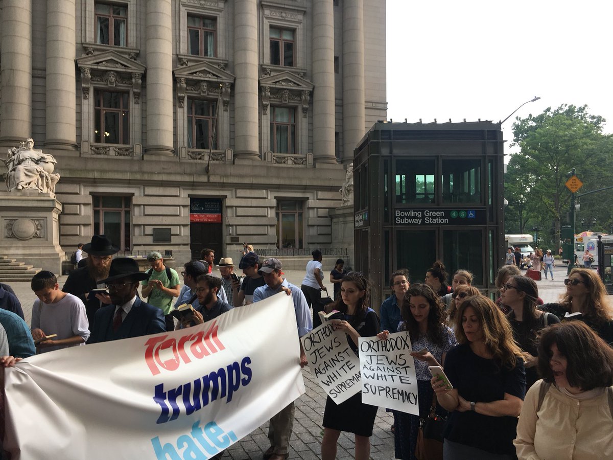 HitoreriMovemnt's tweet photo. Tonight we organized about 40 people to daven mincha in front of the Orthodox Union to thank them for signing a letter demanding that this administration #EndFamilySeparation, &amp; ask them now to take action on the issue. This is what Tzedek, Tzedek Tirdof really looks like. https://t.co/p4DYV9RNgP