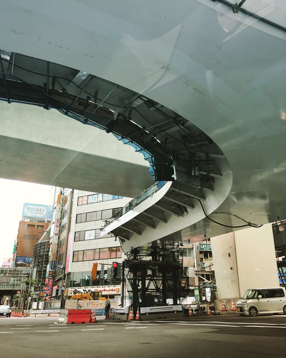 渋谷駅東口の歩道橋