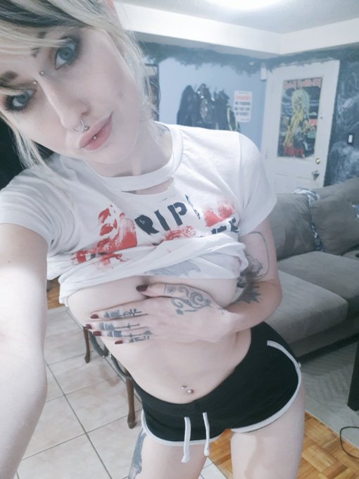 When I'm home alone in my pj's, I'm mostly looking at porn on Tumblr. Go follow me to see all the kinky<a href="/tag/amateurporn"class="tags"><span>#amateurporn</span></a>