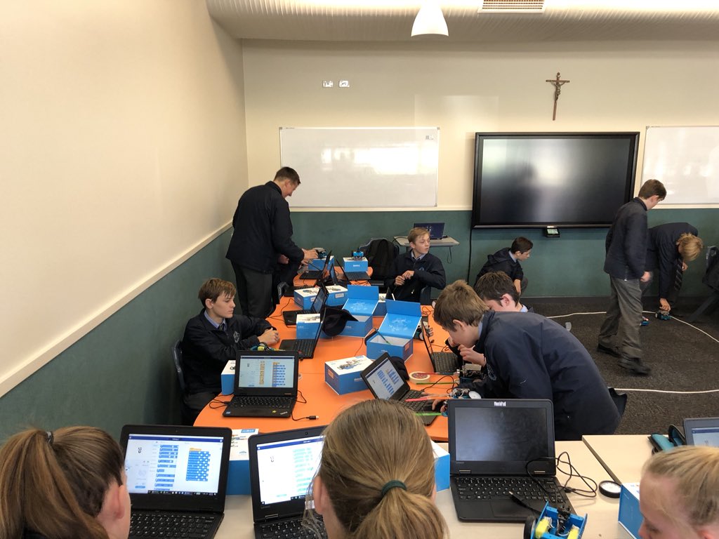 MaterDeiWagga's tweet image. Mbot Golfing Challenge #mdccyear8steam #teamchallenge #complexproblemsolving