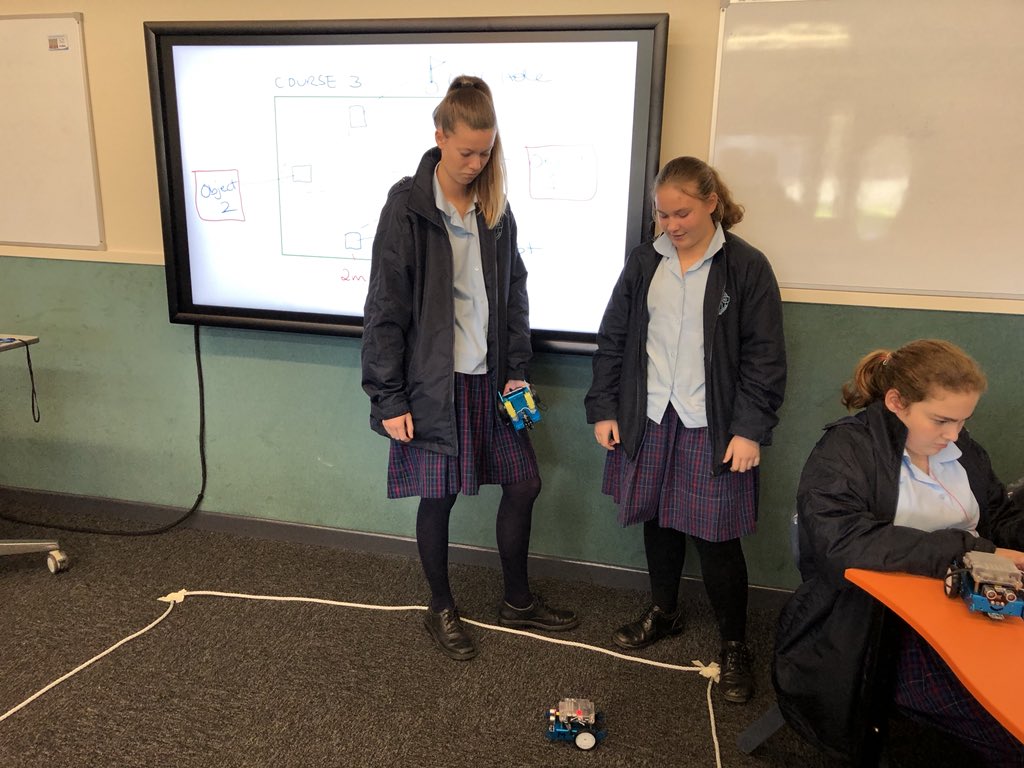 MaterDeiWagga's tweet image. Mbot Golfing Challenge #mdccyear8steam #teamchallenge #complexproblemsolving