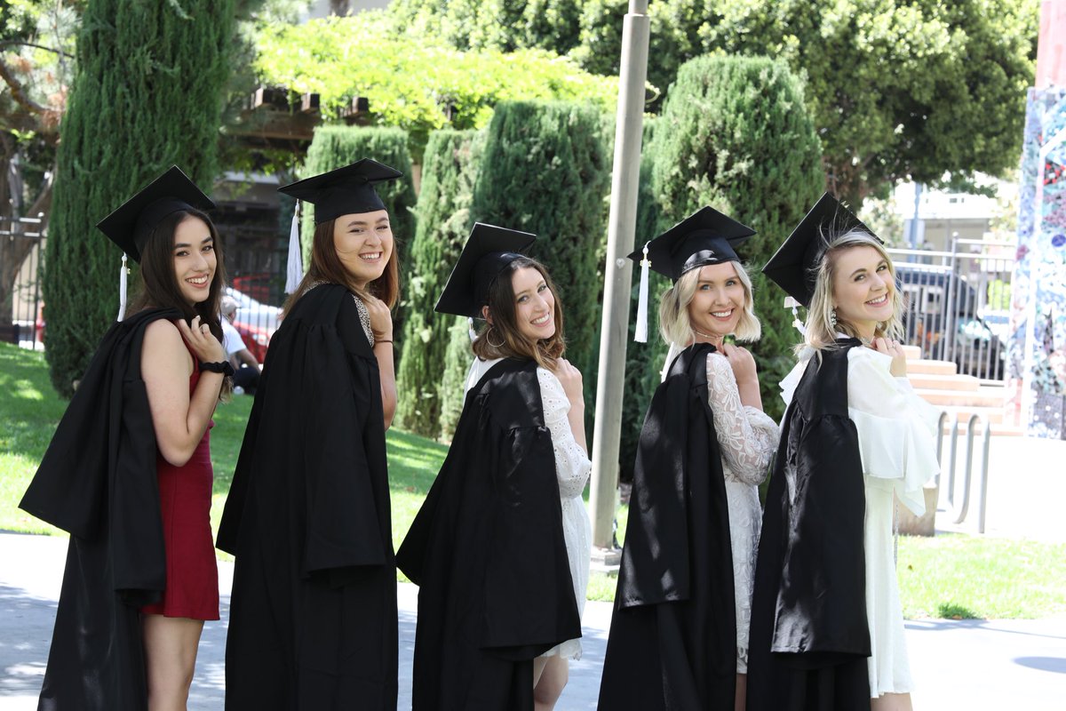 Jshelton33's tweet photo. #FIDMgraduation Congratulations girls!  We love you! https://t.co/qUL2dLUgyu