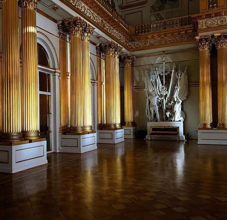 Эрмитаж залы зимнего дворца. Гербовый зал зимнего дворца. Эрмитаж зимний дворец гербовый зал. Военная галерея 1812 года в зимнем дворце. Эрмитаж залы зимнего дворца.