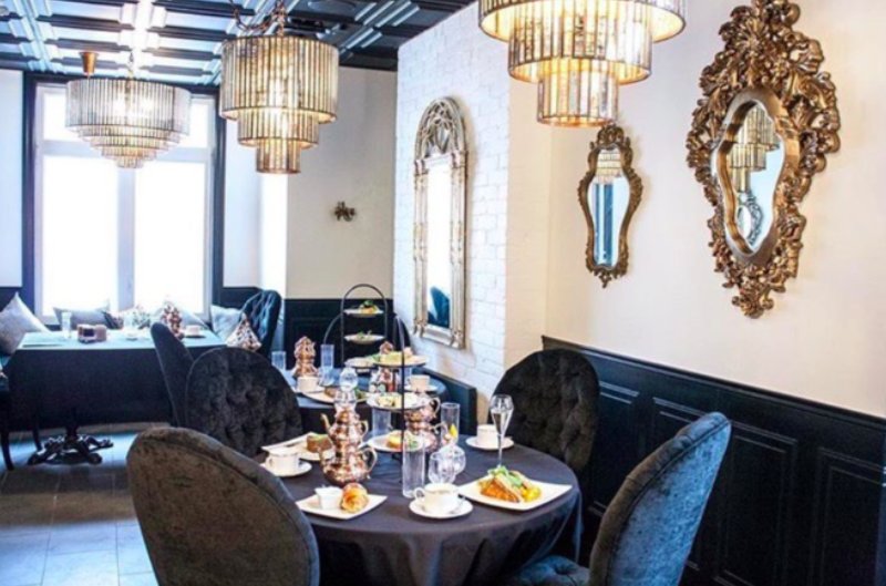 upspaceca's tweet image. Thanks @TheVanitea_Room for listing your beautiful dining area with us for short term rental! This cozy and elegantly decorated space is available for groups looking for a daytime space to host a board meeting, networking gathering, or presentation. Centrally located with Wifi.