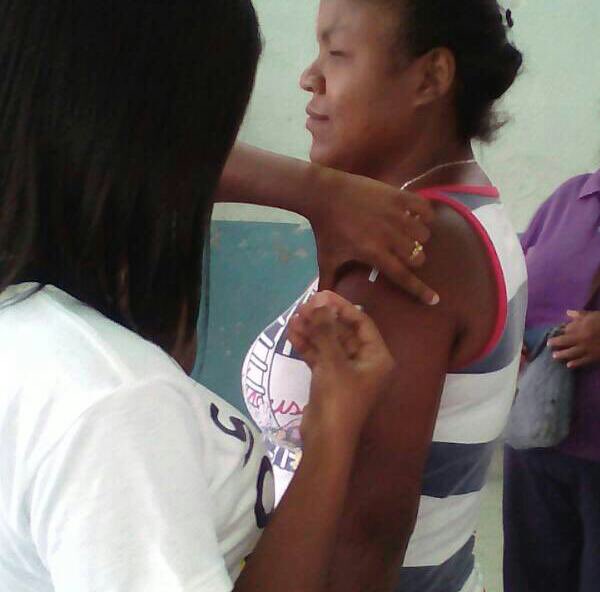 LuisLopezPSUV's tweet photo. VARGAS | Despliegue de vacunación en 11 parroquias del Estado. Se colocó las dosis de SR, SRP, Toxoide, Hepatitis B, Polio y BCG para prevenir enfermedades en la población @NicolasMaduro @CarneiroPSUV #VamosAUnNuevoComienzo https://t.co/GAu0sJgKNc