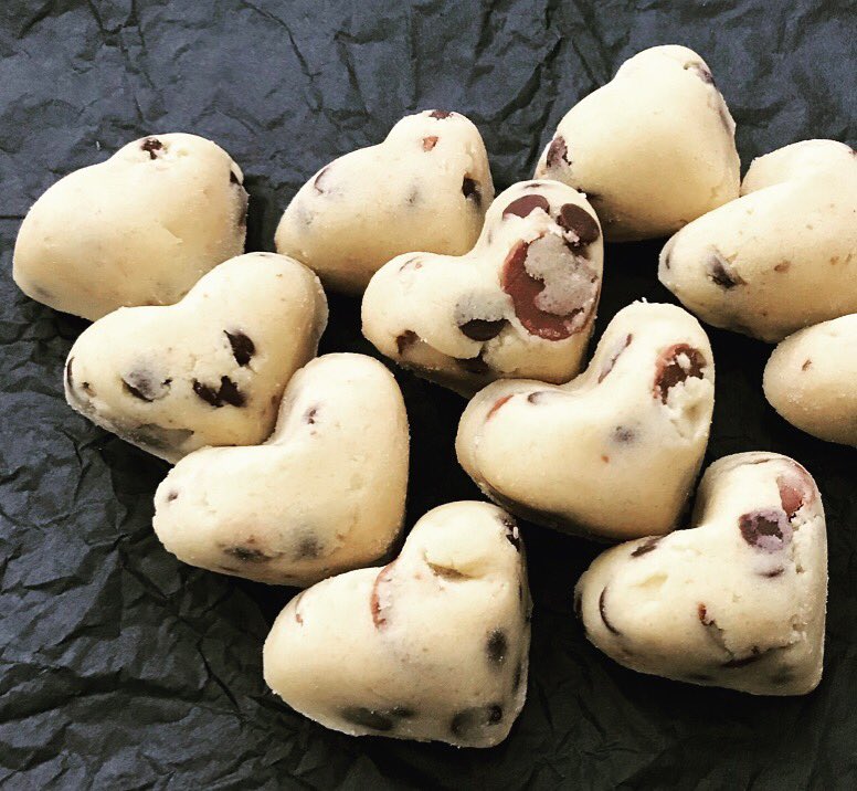 BucketsofDough's tweet image. Sharing the love on a rainy winter day 😍 #bucketsofdough #emymac #cookiedough