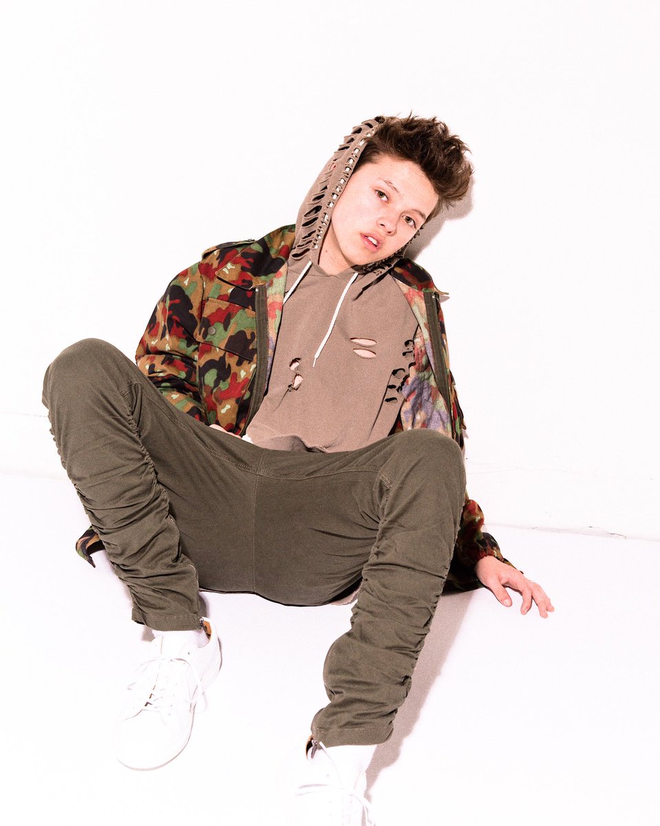 jacobsartorius's tweet photo. Excited to put out some new music for you guys… I got something REALLLYYY special coming this summer so I wanted to put this out to hold you guys over. #HookedOnAFeeling 🔥🔥🔥🚀🚀🚀 2018 lessss goooooo!!!!!! https://t.co/0szctE87Yi
