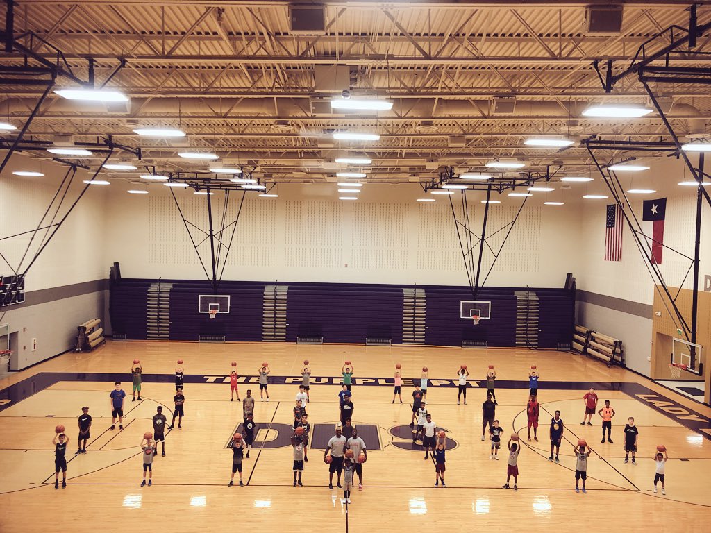 HUBasketball_18's tweet photo. @joezon11 & @jasonj83 All WE need to do is OPEN the gym and WE will find out who’s serious about being ELITE... #Elite #Camp #EliteIsEarned #Sacrifice #Dedication #InvestedTime #Grind #Circuit #EarnYourSuccess #EarnYourLifestyle @nlmagirls @ntxstorm https://t.co/yUaJo4Rie3