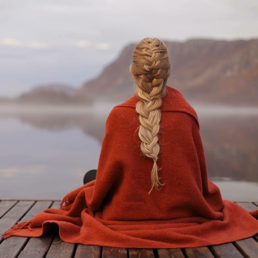 قليل من الهدوء والوحدة أكثر ما أحتاجه...
.
.
.
#رواية
#رواية_الغرام 
#الصرح_الأدبي 
#رصيف_الصمت