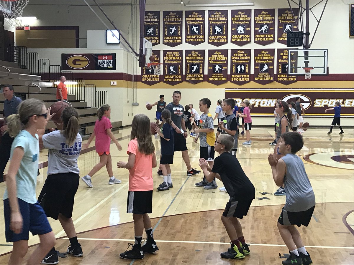 SpoilersGirls's tweet image. Grades 3-7 Winning the Day with Nelson Academy 👊🏀#RoundBallFun