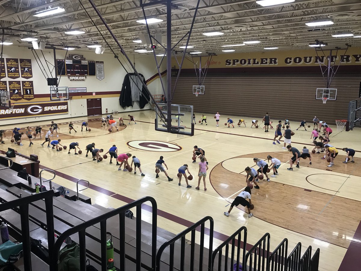 SpoilersGirls's tweet image. Grades 3-7 Winning the Day with Nelson Academy 👊🏀#RoundBallFun