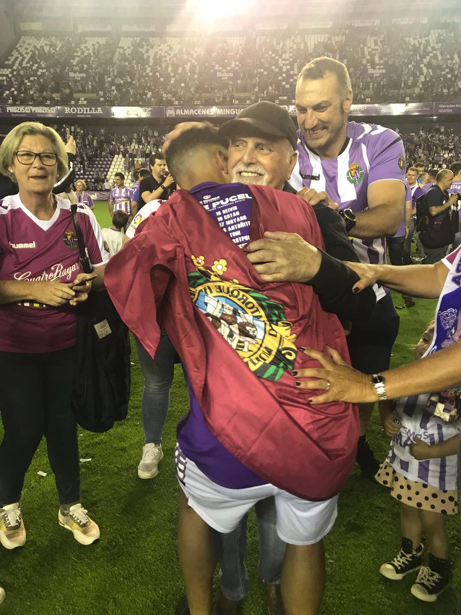 Chris_Ramos11's tweet photo. Porque esto es mas tuyo que mío. Gracias por todo abuelo. 🤙🏾⚽️💜 https://t.co/ZEiNBmy5Ut