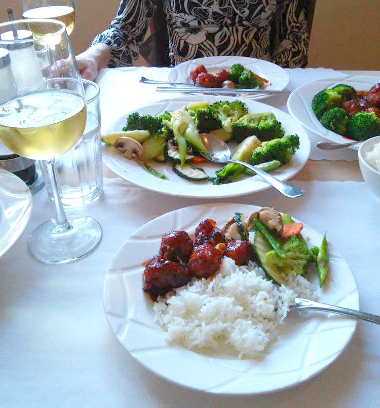 WonderlandRestaurant tweet media