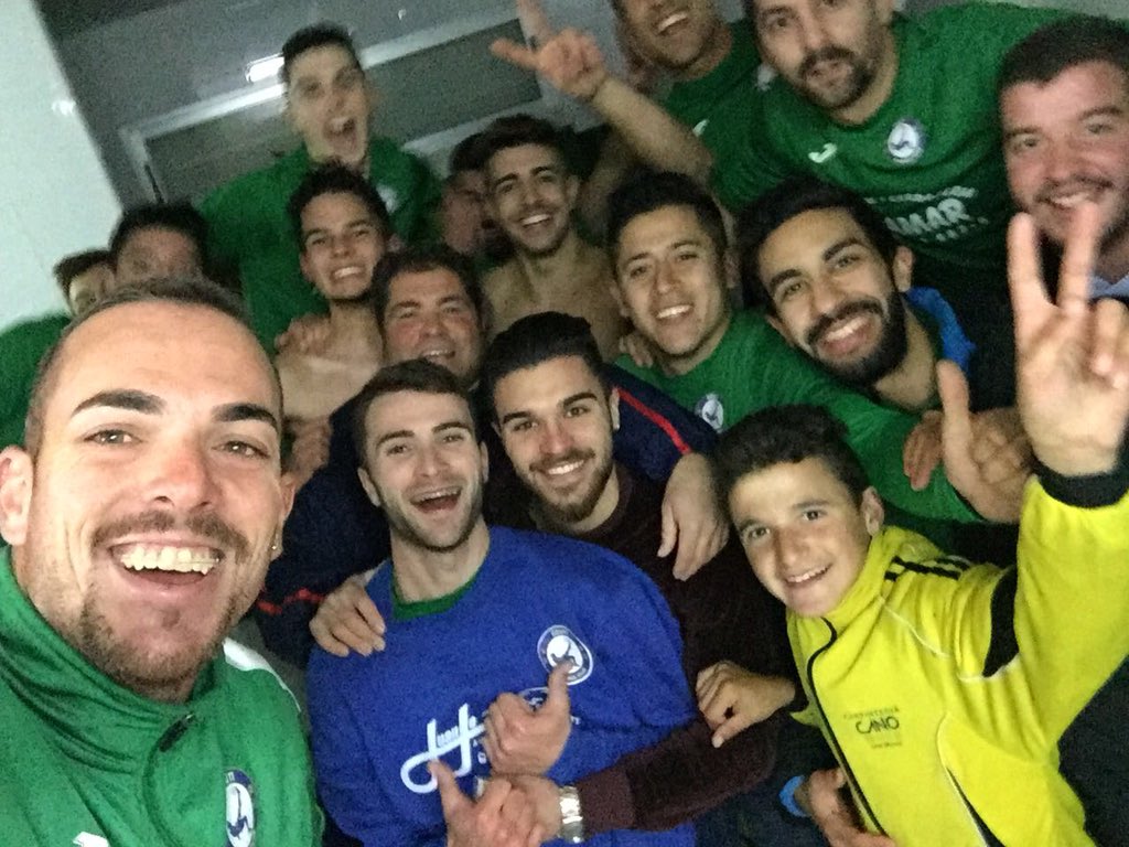 ceutifc's tweet photo. 💚 Vinieron desde Caravaca, Bullas, Archena, Lorquí, Las Torres de Cotillas... E hicieron familia con los jugadores de Ceutí. Debutaron juveniles. Y se ganaron una afición. Gran equipo formado por Palas. Estos días contaremos datos del curso 2017/2018. 🔚 https://t.co/qjx3XP5qC9