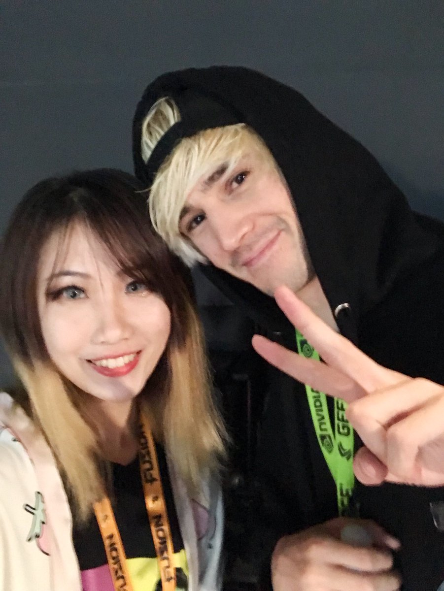 SilverKey_0731's tweet photo. yesterday🙈see who I got @xQc 
Definitely a cool but sweet boi
#overwatchleague #stagefinal https://t.co/Tw0ux6WSIq