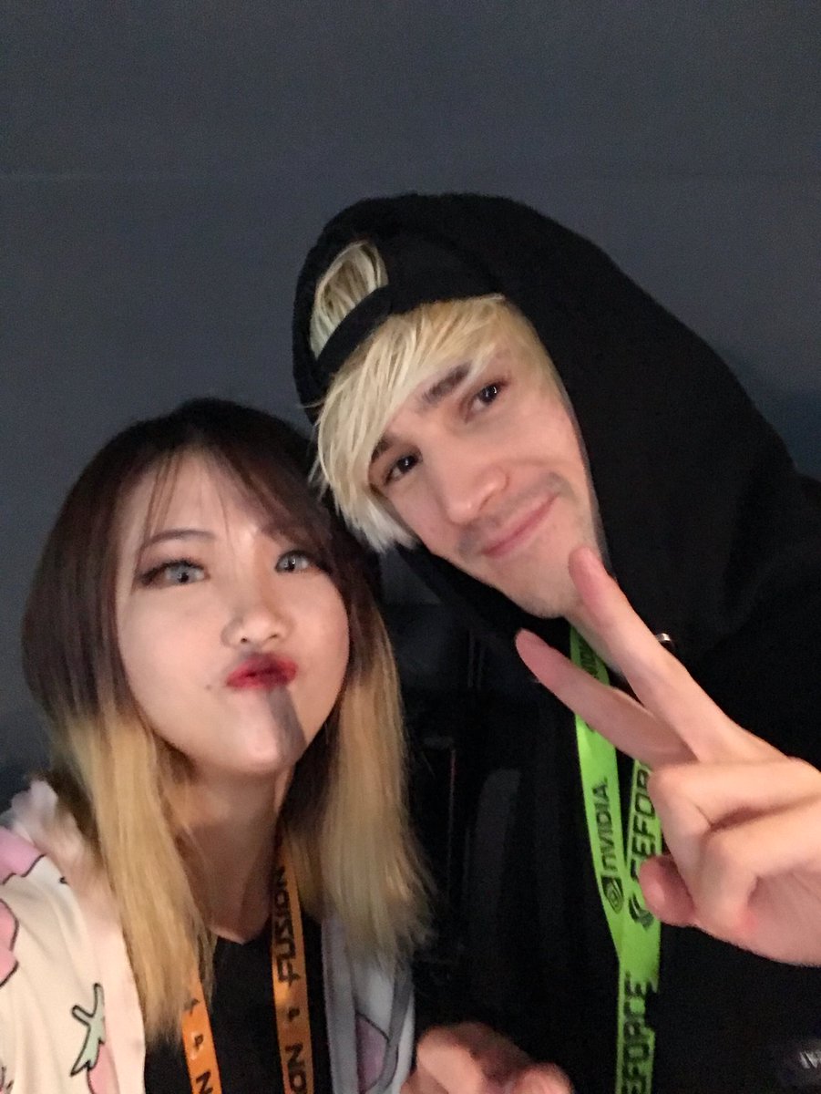 SilverKey_0731's tweet photo. yesterday🙈see who I got @xQc 
Definitely a cool but sweet boi
#overwatchleague #stagefinal https://t.co/Tw0ux6WSIq