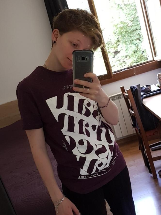 _dankbarkeit's tweet photo. Jvais faire semblant d'assumer ma tête de fatigué #juneisforqueer #PrideMonth https://t.co/eQCpLsQLld