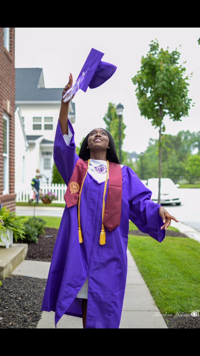 yinniethepooh's tweet photo. Just remembered I never posted graduation pics; better late than never! https://t.co/WNiLWVv4FB
