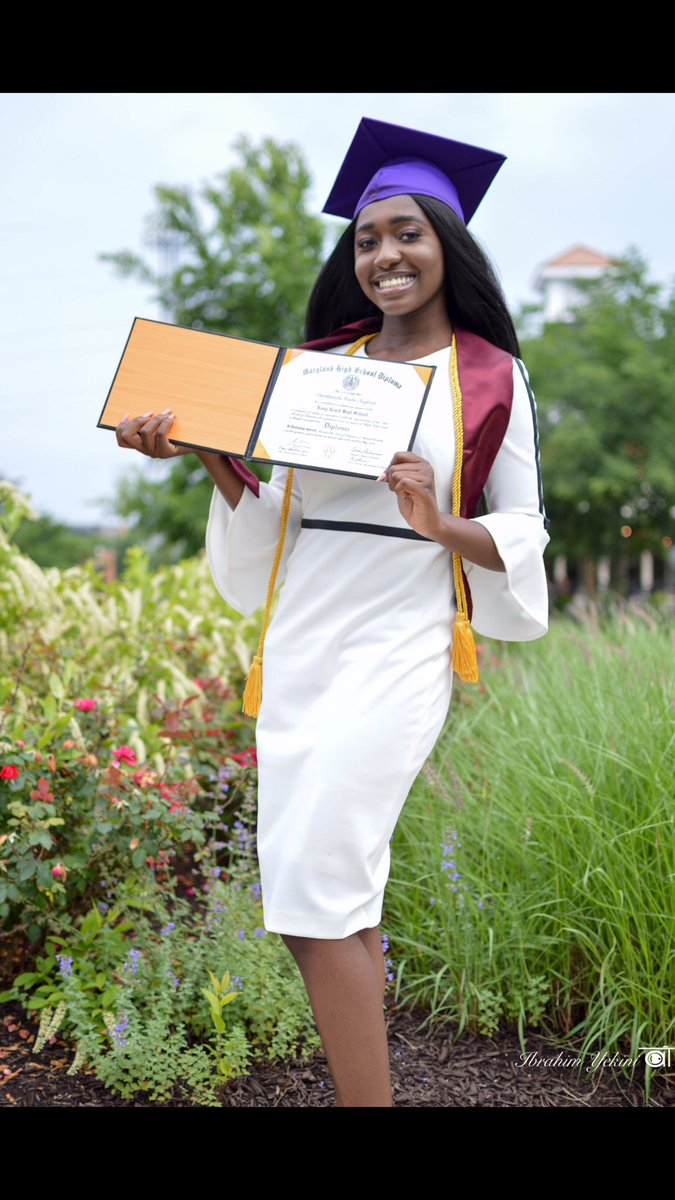 yinniethepooh's tweet photo. Just remembered I never posted graduation pics; better late than never! https://t.co/WNiLWVv4FB