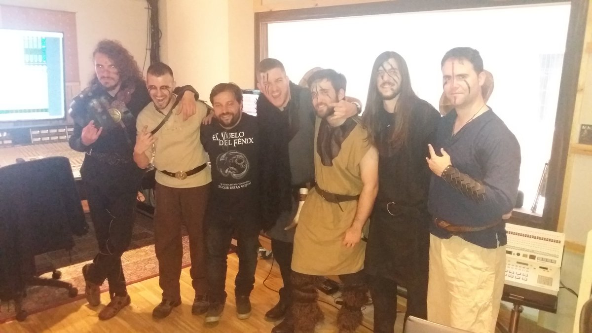 vuelofenix_r3's tweet photo. En entrevista con el grupo de viking metal @UlfsarkMetal que hablan de mitología,sangre,muerte y destrucción! @radio3_rne #FinalFactoriaFenix @TMFStudios https://t.co/Iq1GzoQYDe