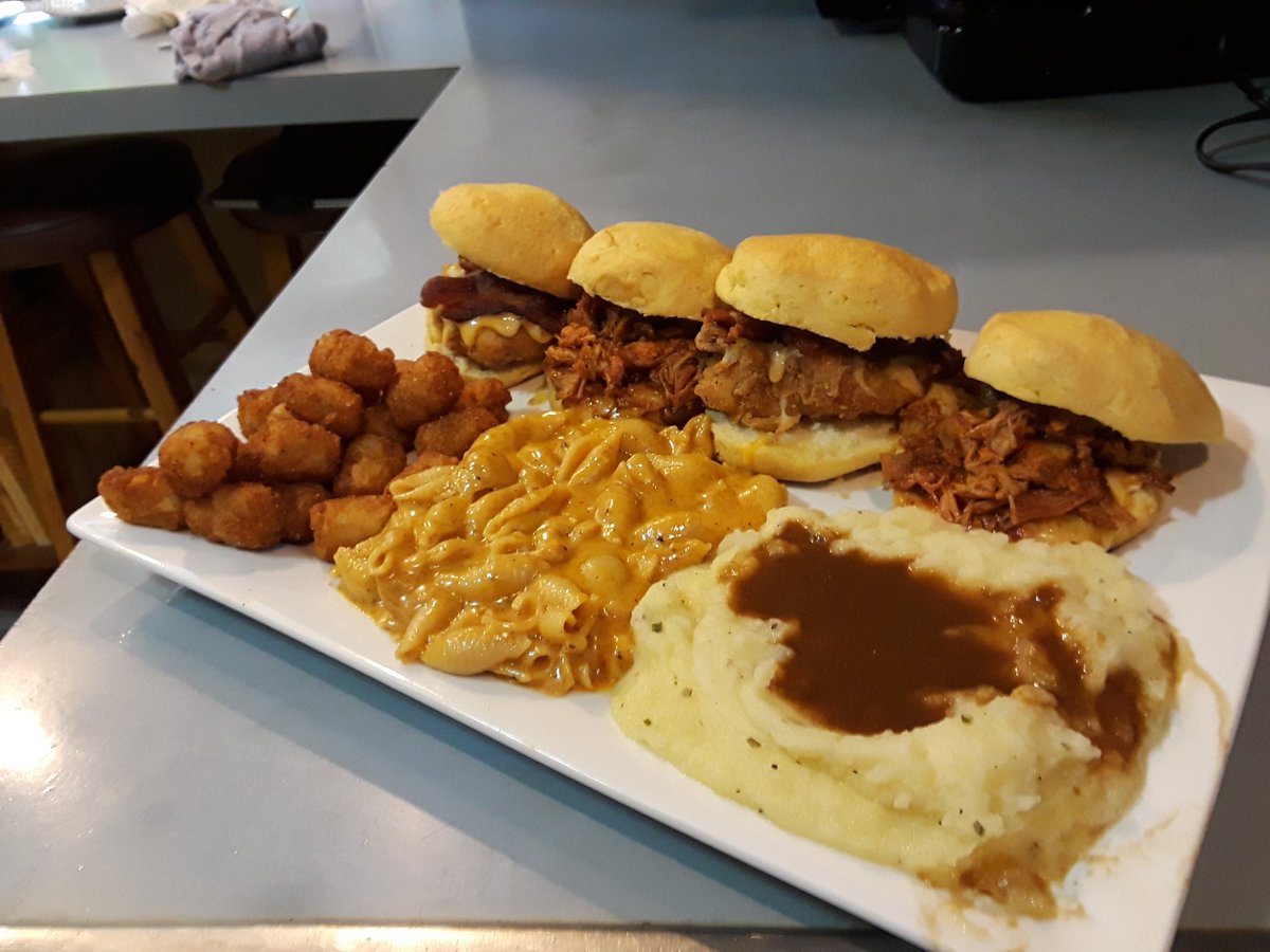 AJLester11's tweet photo. WINNER WINNER CHICKEN, PORK, MAC, TATOS N GRAVY DINNER🤣 OH, CRACK TOTS TOO😜😏 #FriedChix #ChipotleGouda #Bacon #SpicyBBQ #PulledPork #ChipotleGouda #FluffyBiscuits #GooeyAF #MAC #MashNGravy #CrackTOTS #FoodBeast #DevourPower #TreatYoSelf #FeedYaSoul #EatFamous #CheatFamous https://t.co/s5g4kk3BWz