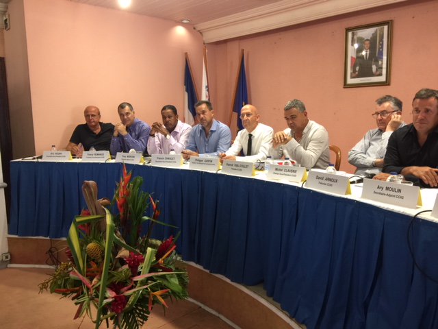 Prefet971's tweet photo. Le préfet de #Guadeloupe @philippe_gustin à l'assemblée générale de la  @CCIGuadeloupe : "l'Etat est à vos côtés pour accélérer le développement économique de l'archipel  et mettre en avant les atouts du territoire." https://t.co/Vpa8VxhbKB