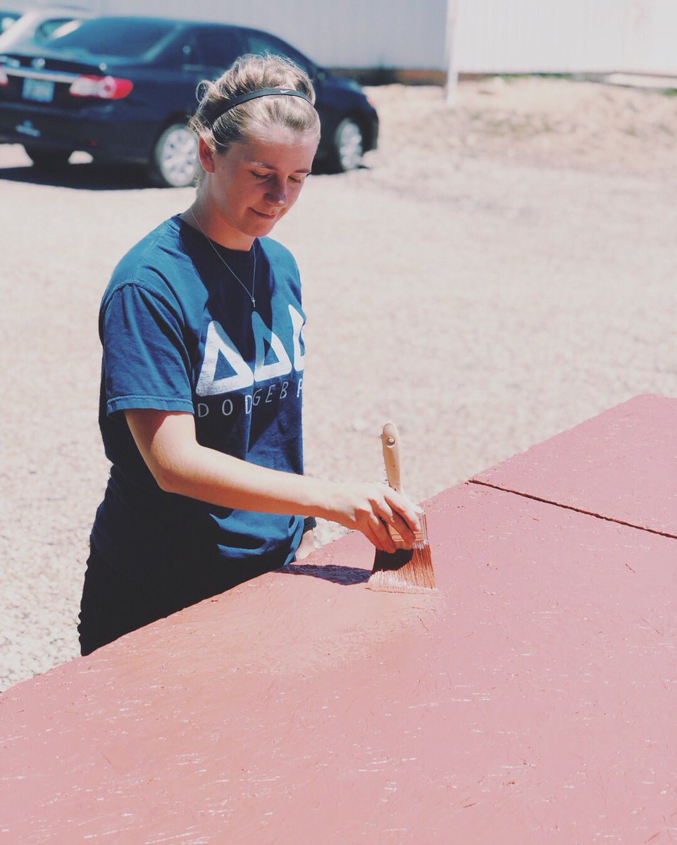 JU_TriDelta's tweet photo. Sisters Shea and Darby are spending some time in Arizona volunteering with the local community! Service to others is one of Tri Delta’s core values and we are so proud of our sisters for exemplifying that! #jupanhellove #dddju https://t.co/BiexydeCJY