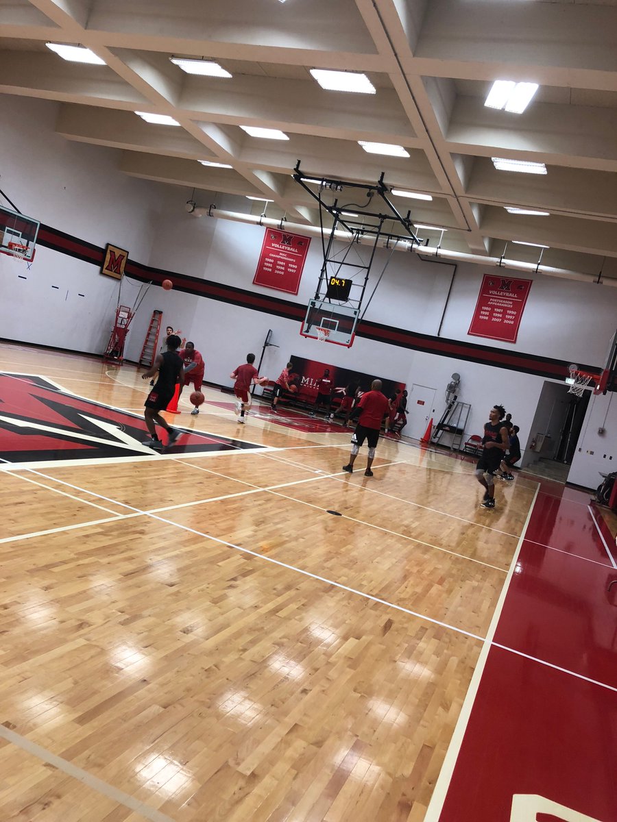MiamiOH_BBall's tweet photo. We're back! First workout ☑️ Work starts now for 2018-19 season!

#RiseUpRedHawks https://t.co/FQr2ZjE0p5