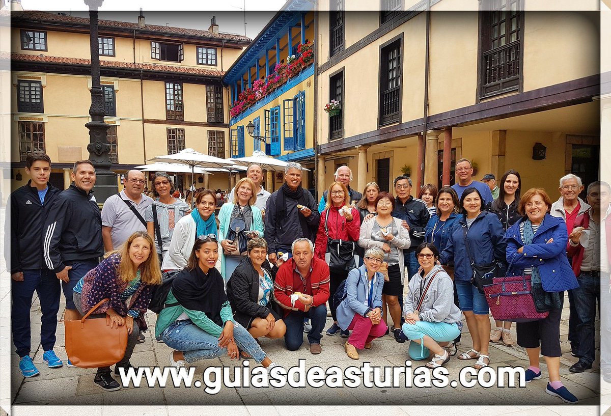 ASTURGUIAS's tweet image. #Hoy nos #comemos el #carbayón con #amigos #Argentinos en la #PLAZA del #fontán de #Oviedo #VEN a #Asturias y #cómete lo #mejor #soloconguía #apit #cefapit #feg