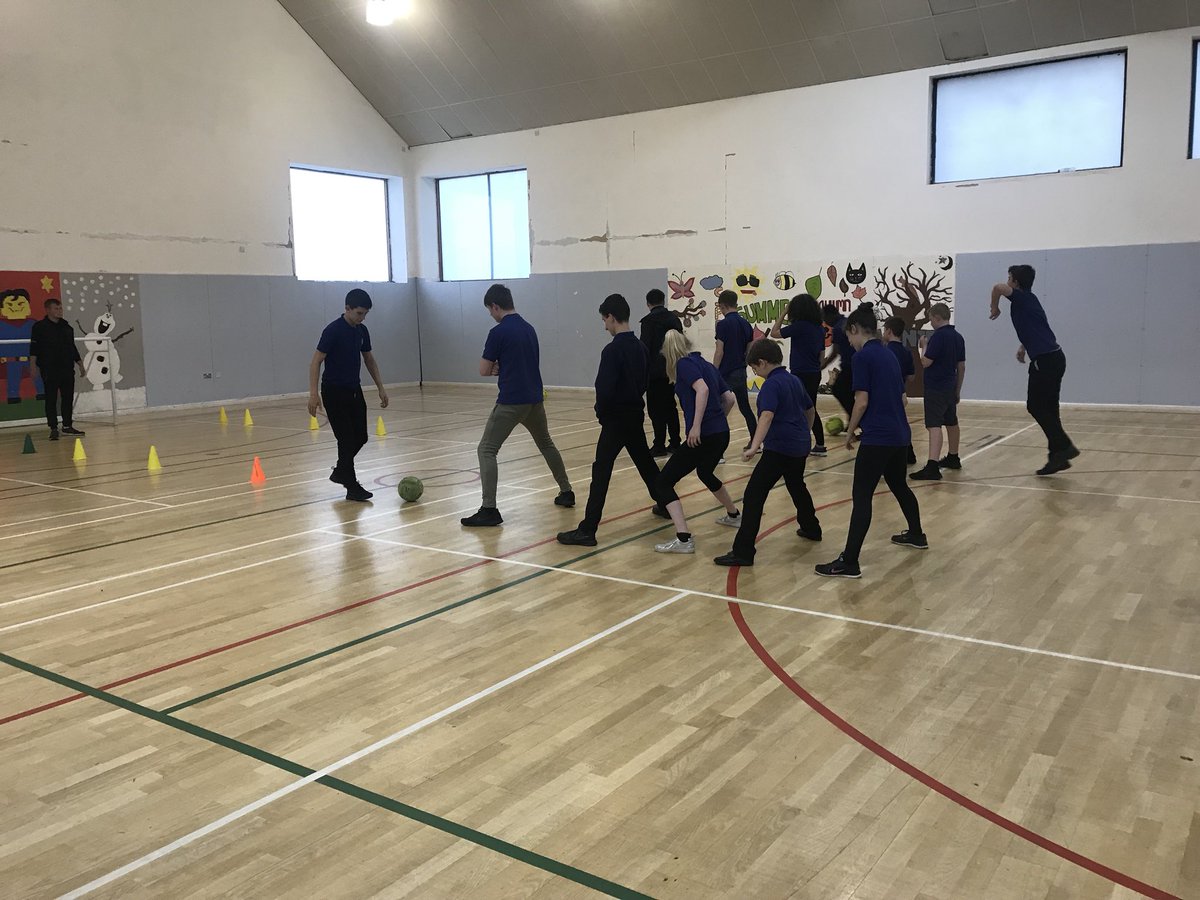 53rdBB's tweet photo. Company Section have been busy tonight learning all about #RefugeeWeek2018!! Interesting discussions.
We then did some football drills, followed by a World Cup quiz!!! #WorldCup18 #quiztime #footballpractise https://t.co/wTrnx9nQrC