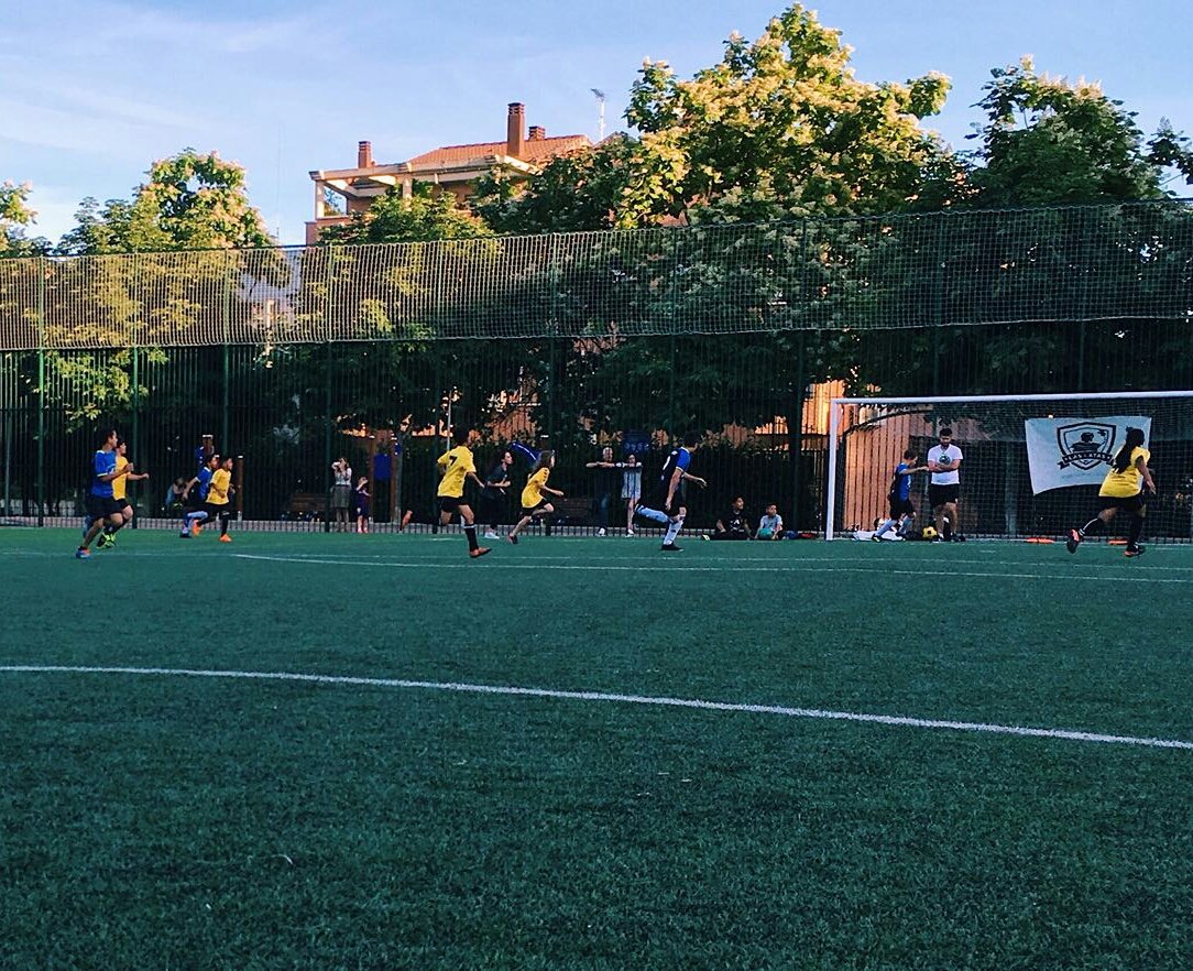 asocgaraje's tweet photo. Empate con muchísimos goles en #LasLatas ⚽
Muy bien jugado @dragoneslvpies, nos vemos en la revancha! 👏😜 https://t.co/HqUwVyyKrN