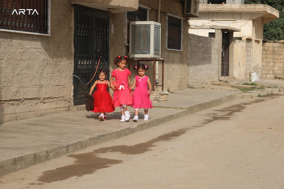 AzadiRojava's tweet photo. Friends I say goodnight with these pics I ❤️ of children of Kurdish Dêrik collecting sweets on Eid 3 days ago. Look @ them. So cute. All are wearing their most beautiful clothes. #ArtaFM https://t.co/3L2f3Td0ey