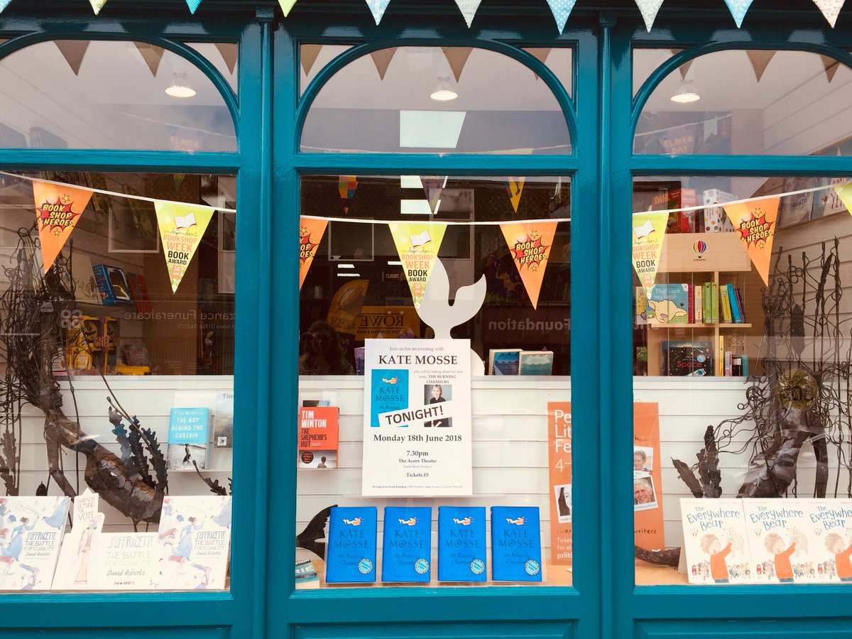 A gorgeous @panmacmillan window display by the truly brilliant @Edgybooks in Penzance. Thank you!🙏🏻 x @MacmillanKidsUK @MantleBooks @picadorbooks @PanMacPinboard #ibw2018 #IBW18