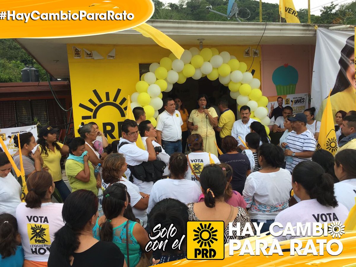PRD_Ver's tweet photo. Hoy en #CastilloDeTeayo, el presidente estatal del @PRD_Ver Jesús Velázquez, con la candidata al Senado @Yazmin_Copete y el diputado federal @JulioSaldanaM inauguran un nuevo Comité Municipal continuando con los trabajos de fortalecimiento del Sol Azteca #HayCambioParaRato https://t.co/BAj5eglBqM