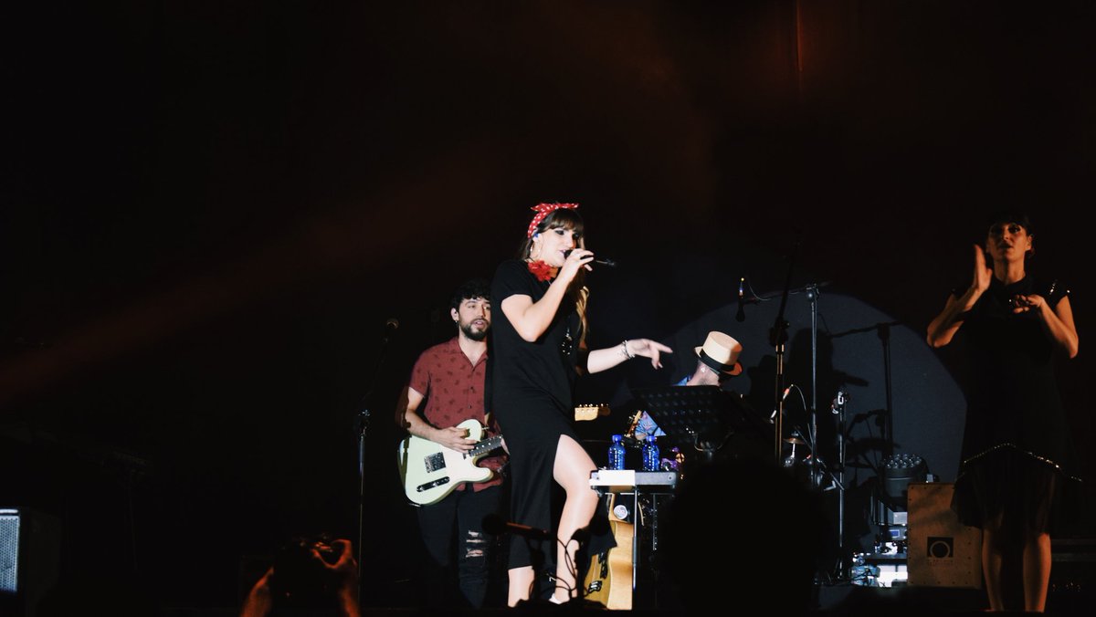 irenitadan's tweet photo. Por fin te tenía enfrente de mi, después de tantos años esperándote.
Y entonces descubrí que las hadas existen 🎶📸 @RozalenMusic @FdelosSentidos #Sentidos18 https://t.co/u5K68uMsxz