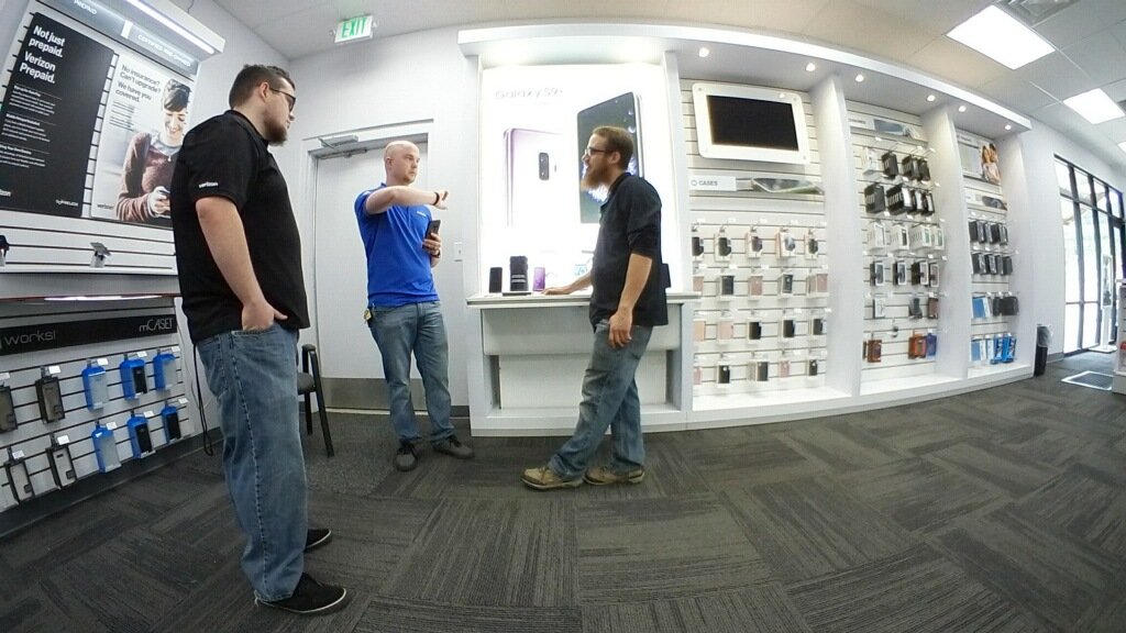 HoustonGalaxy's tweet image. Training on the #SuperSlowMo and #DualAperature at my Verizon store today! #GalaxyS9 #DoWhatYouCant @soung_sul @Krivs14 @erackley18