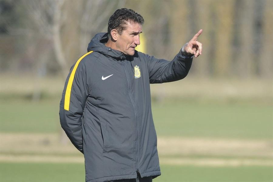 Edgardo Bauza, duro con la selección: "Un equipo que defiende mal no p...