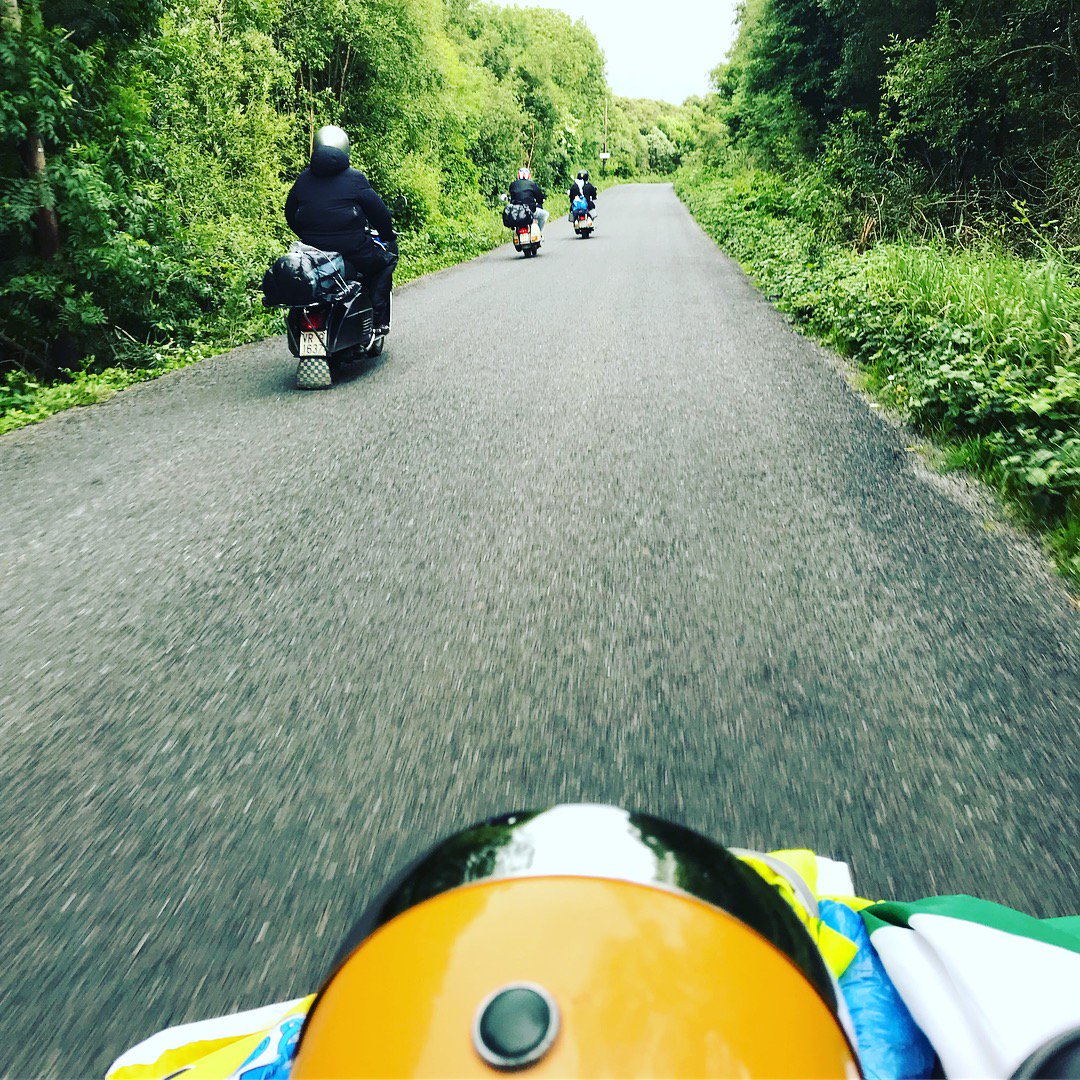 VespaclubVerona's tweet photo. Ultima tappa in #Irlanda per i nostri #Vespisti al rientro verso il porto di Rosslare per l’imbarco oggi dalla costa sudovest a Kilkenny #vespalifestyle #vespaclub #verona #irlanda #vespatrophy #vesparally #piaggiovespa #vesparaid @VespaTrophy  @VWDBelfast2018 https://t.co/Ekx7SP4JUu