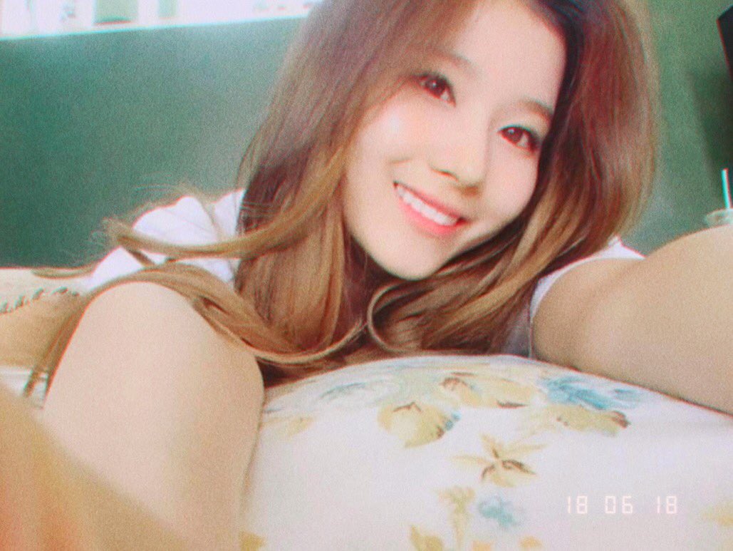 gfedits's tweet photo. sana from twice 
#사나 #트와이스 https://t.co/1pFnDSgbql