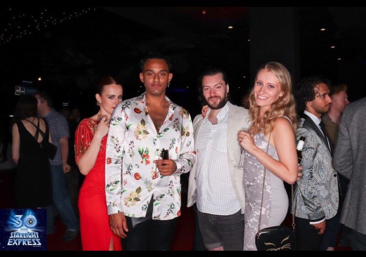 hannahkiss_'s tweet image. Happy birthday Starlight #stexinside #30thanniversary 🤩